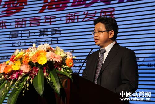 全國臺聯(lián)副會(huì )長(cháng)楊毅周出席論壇并致辭。(中國臺灣網(wǎng) 何建峰 攝)