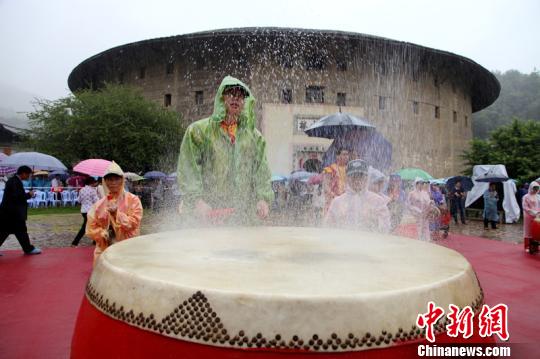 海峽客家(永定)風(fēng)情節:心手相連一家親